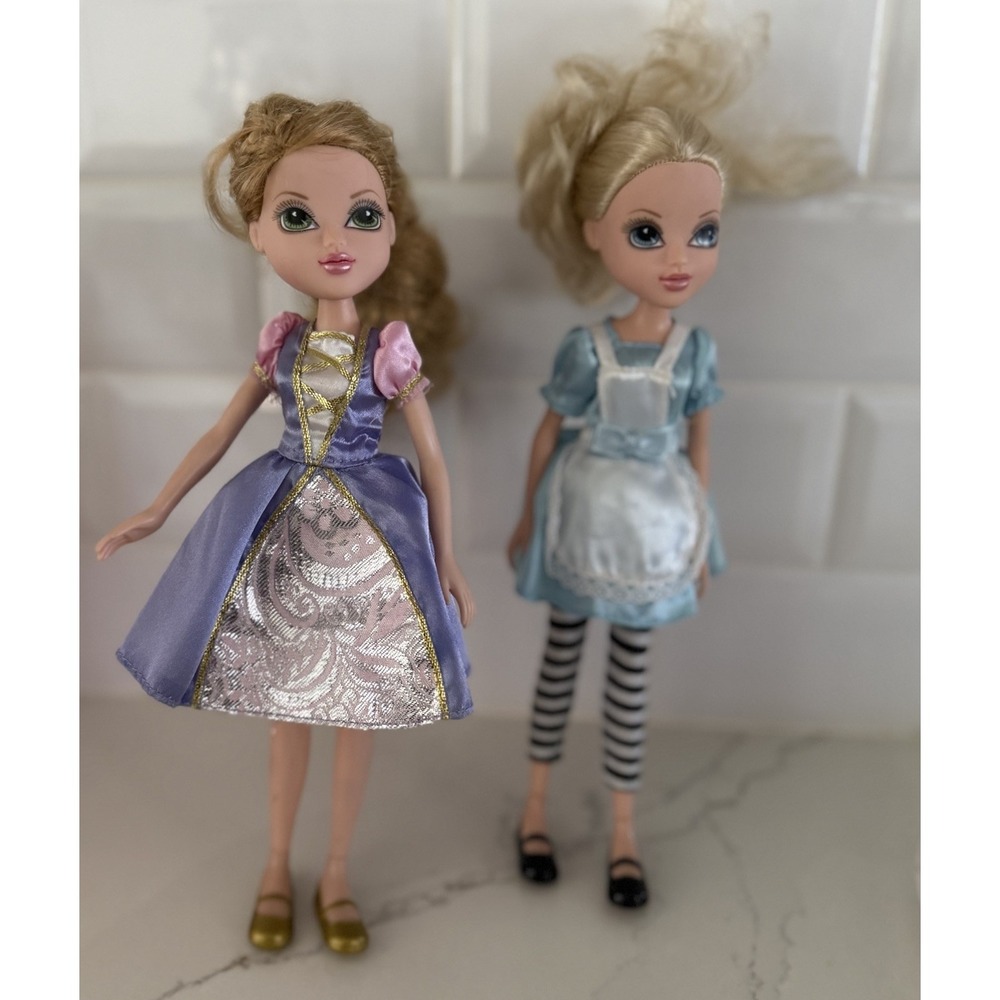 2010 MGA Entertainment Moxie Girlz Fairytale Rapunzel And Alice In Wonderland
